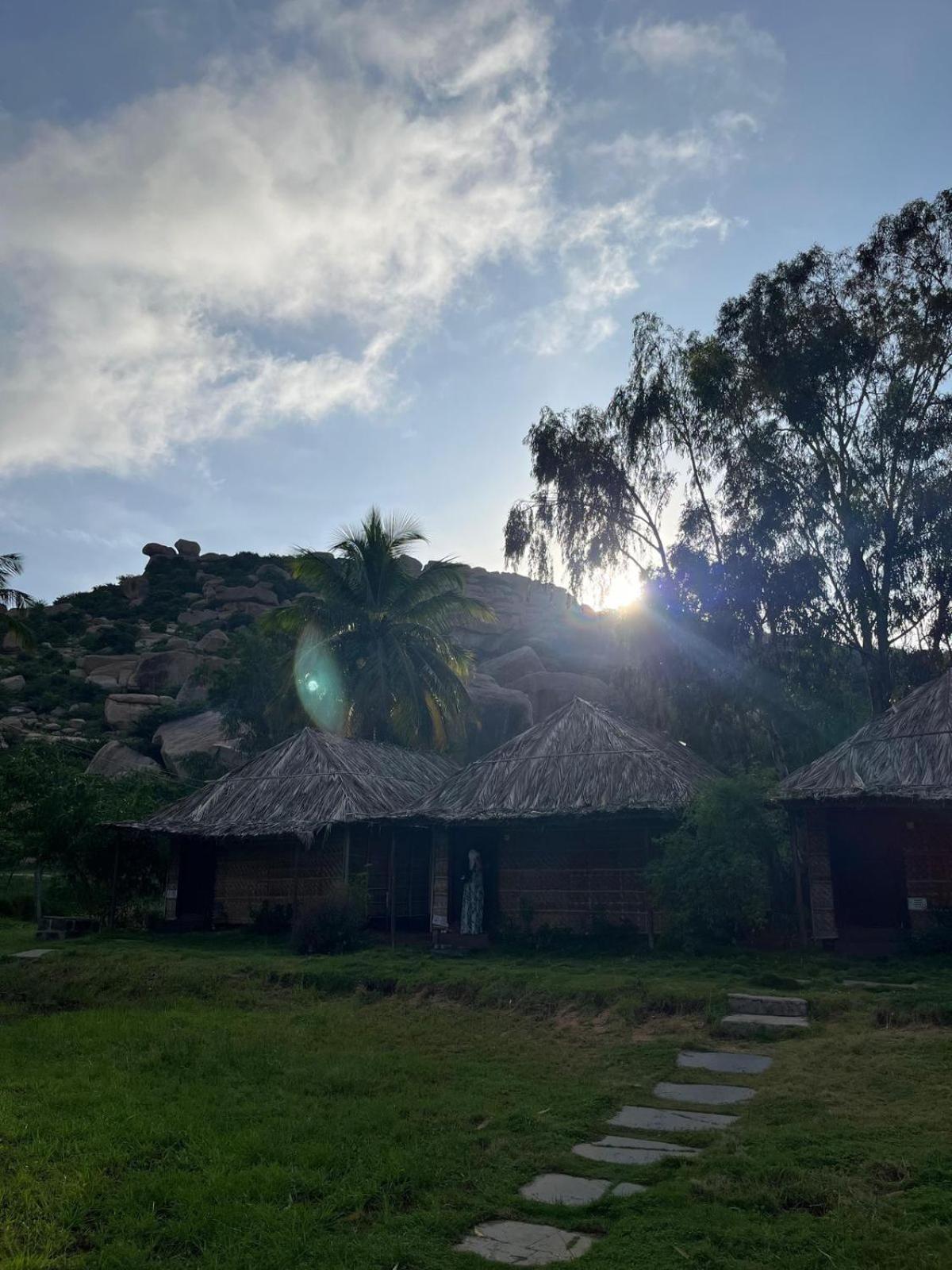 Banana Tree Home Stay Hampi Luaran gambar